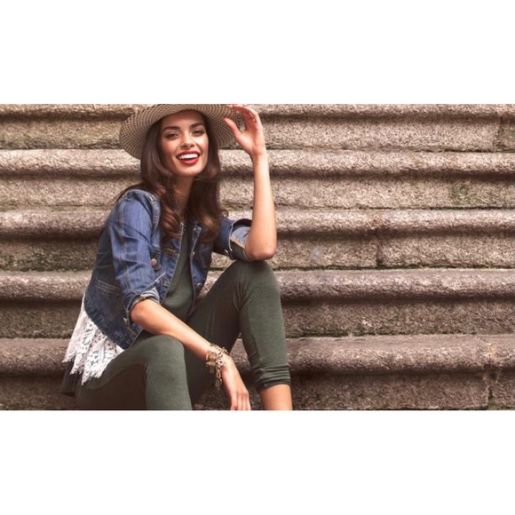 CAbi Dakota Denim Jean Jacket w/ removable lace - Picture 4 of 10